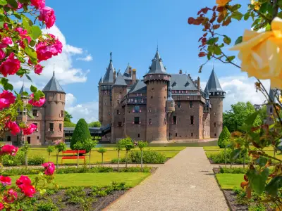 Castle de Haar Utrecht, view of De Haar Castle in Dutch Kasteel de Haar is located in Utrecht Netherlands the current buildings are all built upon the original castle, dating from 1892 Netherlands.
